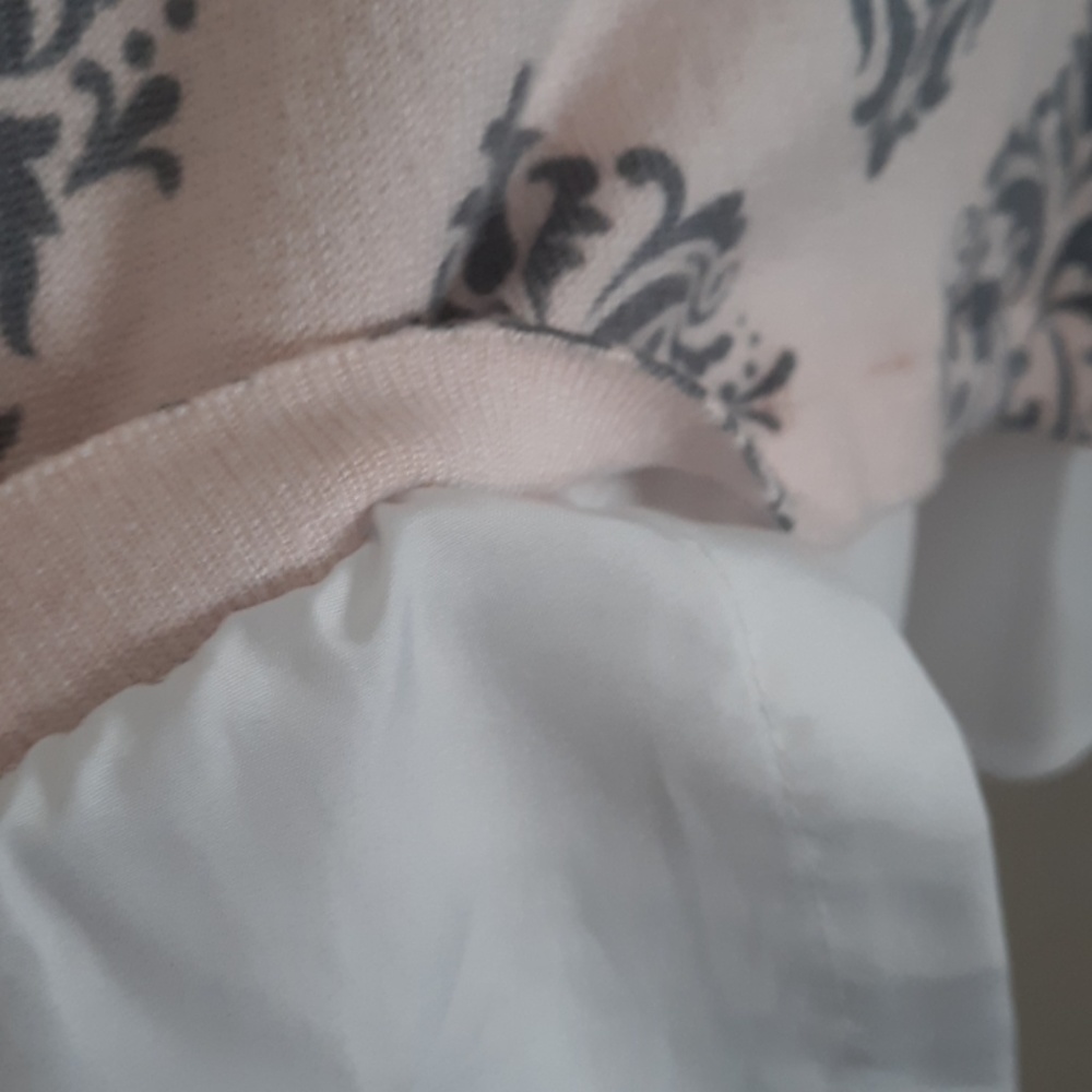 Pink Sweater - Picture 3 of 4